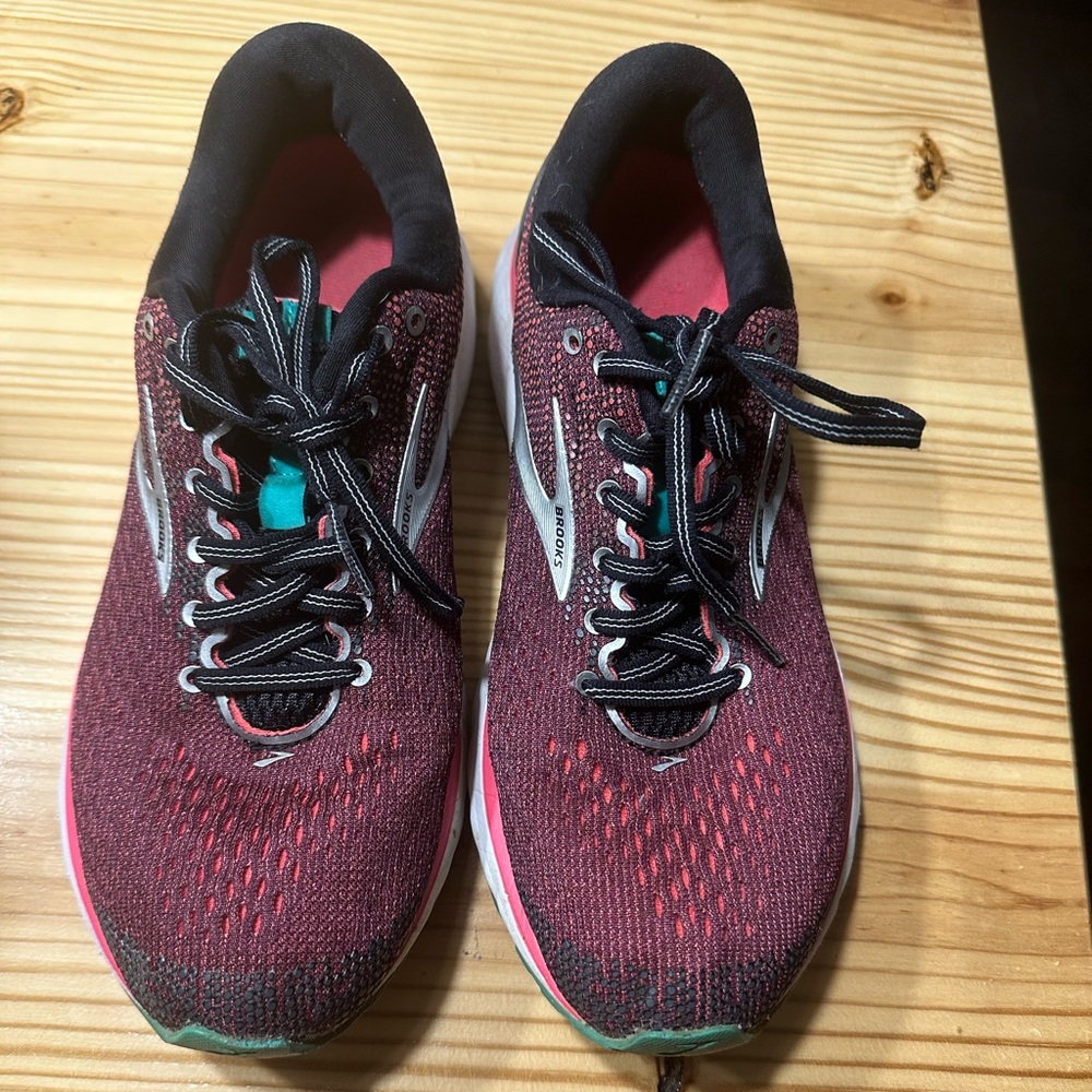 Ghost 11 Brooks Women's Running Shoes 9.5 - Pink and Black